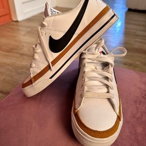 WOMENS NIKE SNEAKERS